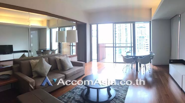  2 Bedrooms  Condominium For Rent in Ploenchit, Bangkok  near BTS Ratchadamri (AA18973)