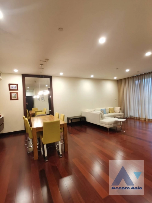 unit 2 Bedrooms  Condominium For Rent in Ploenchit, Bangkok  near BTS Chitlom (AA18978)