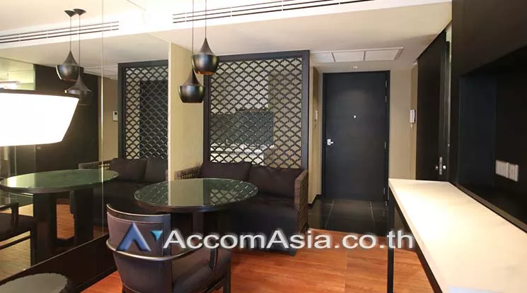 unit 1 Bedroom  Condominium For Sale in Ploenchit, Bangkok  near BTS Ratchadamri (AA18983)