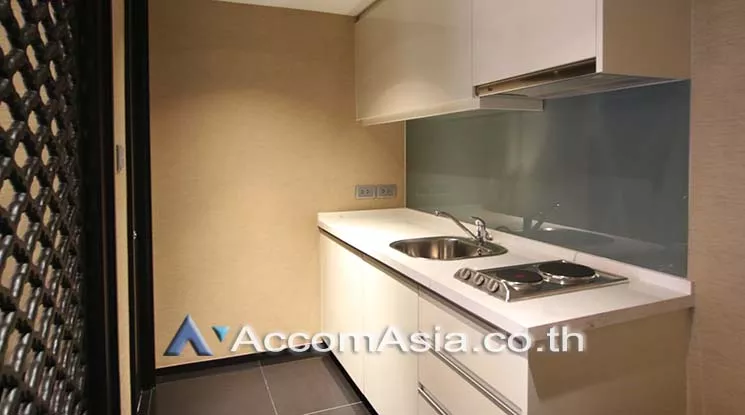 4  1 br Condominium For Sale in Ploenchit ,Bangkok BTS Ratchadamri at Sarasini Residence AA18983