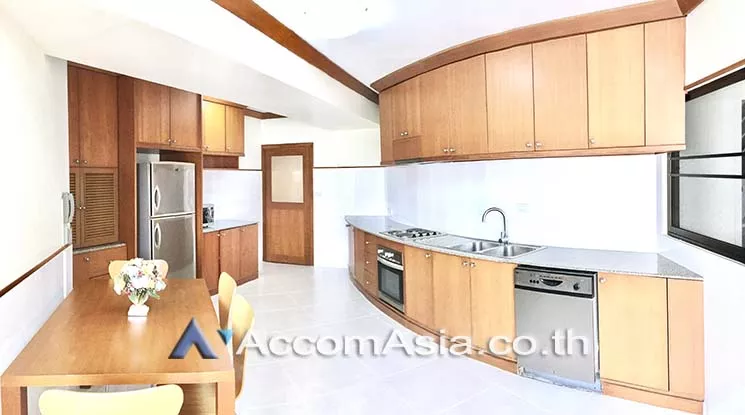 unit 3 Bedrooms  Apartment For Rent in Sukhumvit, Bangkok  near BTS Asok - MRT Sukhumvit (AA18985)
