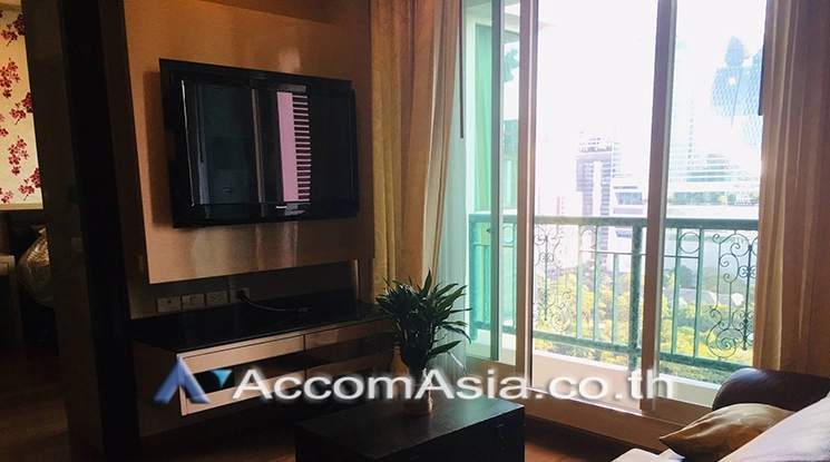 unit 2 Bedrooms  Condominium For Rent in Ploenchit, Bangkok  near BTS Chitlom (AA18994)