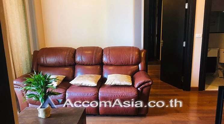 unit 2 Bedrooms  Condominium For Rent in Ploenchit, Bangkok  near BTS Chitlom (AA18994)