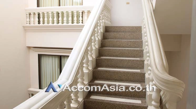 15  5 br Townhouse for rent and sale in Sukhumvit ,Bangkok BTS Phra khanong AA18996