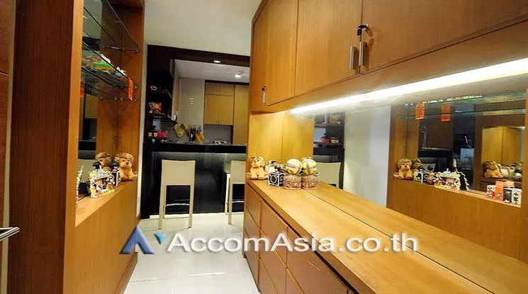  2 Bedrooms  Condominium For Sale in Sukhumvit, Bangkok  near BTS Nana (AA18998)
