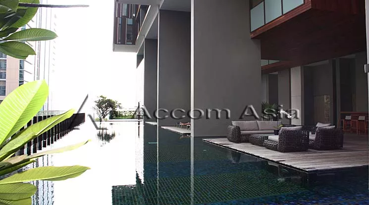  2 Bedrooms  Condominium For Rent in Ploenchit, Bangkok  near BTS Ratchadamri (AA19005)