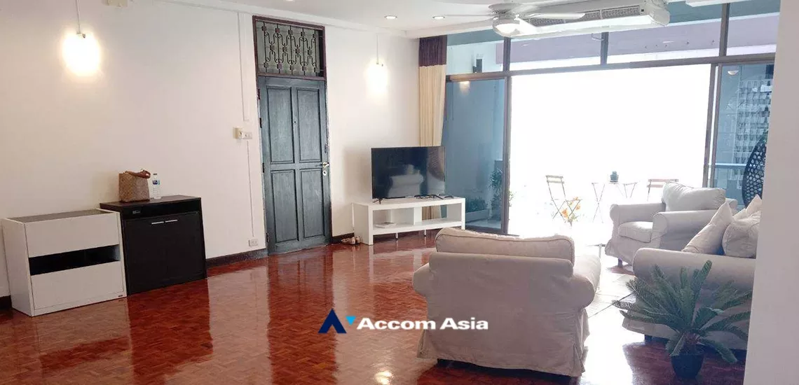  3 Bedrooms  Apartment For Rent in Sukhumvit, Bangkok  near MRT Phetchaburi (AA19026)