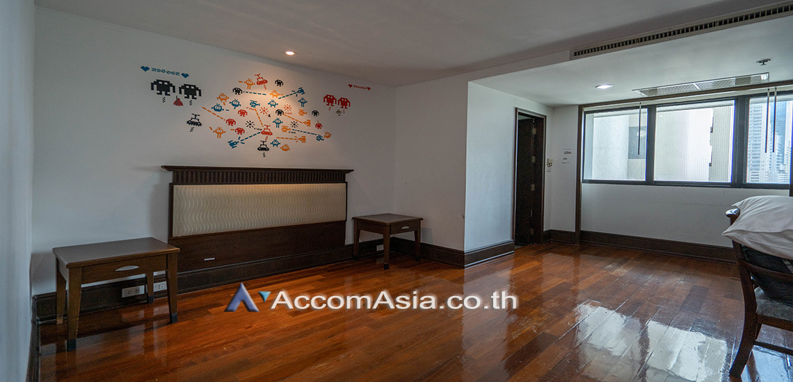 Pet friendly |  3 Bedrooms  Apartment For Rent in Sukhumvit, Bangkok  near BTS Nana (AA19069)
