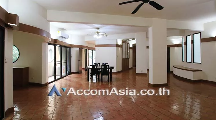 unitPet friendly |  3 Bedrooms  Apartment For Rent in Ploenchit, Bangkok  near BTS Ploenchit (AA19080)