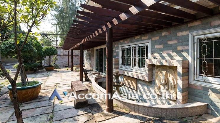  2  4 br House for rent and sale in Sukhumvit ,Bangkok BTS Phra khanong AA19116