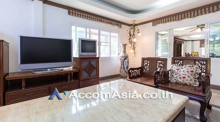  1  4 br House for rent and sale in Sukhumvit ,Bangkok BTS Phra khanong AA19116