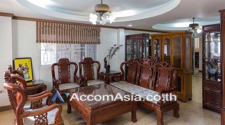 4  4 br House for rent and sale in Sukhumvit ,Bangkok BTS Phra khanong AA19116
