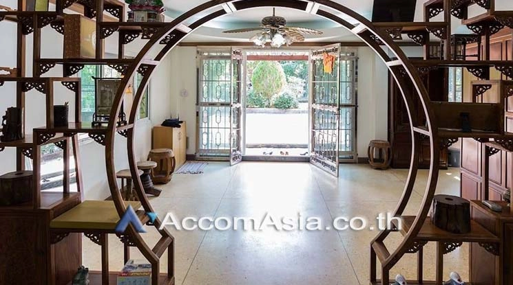 5  4 br House for rent and sale in Sukhumvit ,Bangkok BTS Phra khanong AA19116