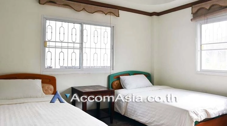 8  4 br House for rent and sale in Sukhumvit ,Bangkok BTS Phra khanong AA19116