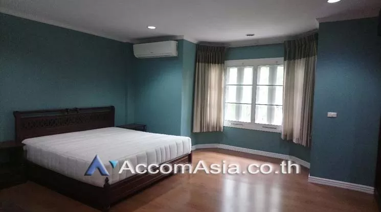  3 Bedrooms  Townhouse For Rent in Bangna, Bangkok  near BTS Bearing (AA19126)