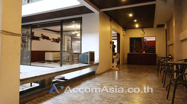  1  Retail / Showroom For Rent in Silom ,Bangkok BTS Sala Daeng - MRT Silom AA19128