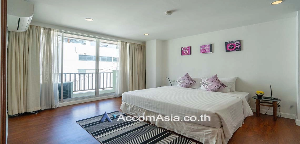 10  4 br Apartment For Rent in Silom ,Bangkok BTS Surasak at High-end Low Rise  AA19129