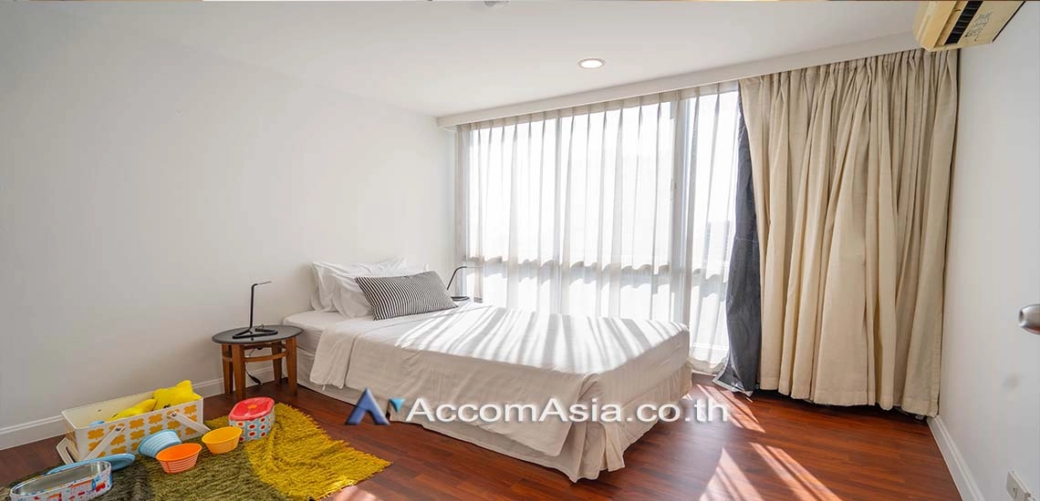 8  4 br Apartment For Rent in Silom ,Bangkok BTS Surasak at High-end Low Rise  AA19129