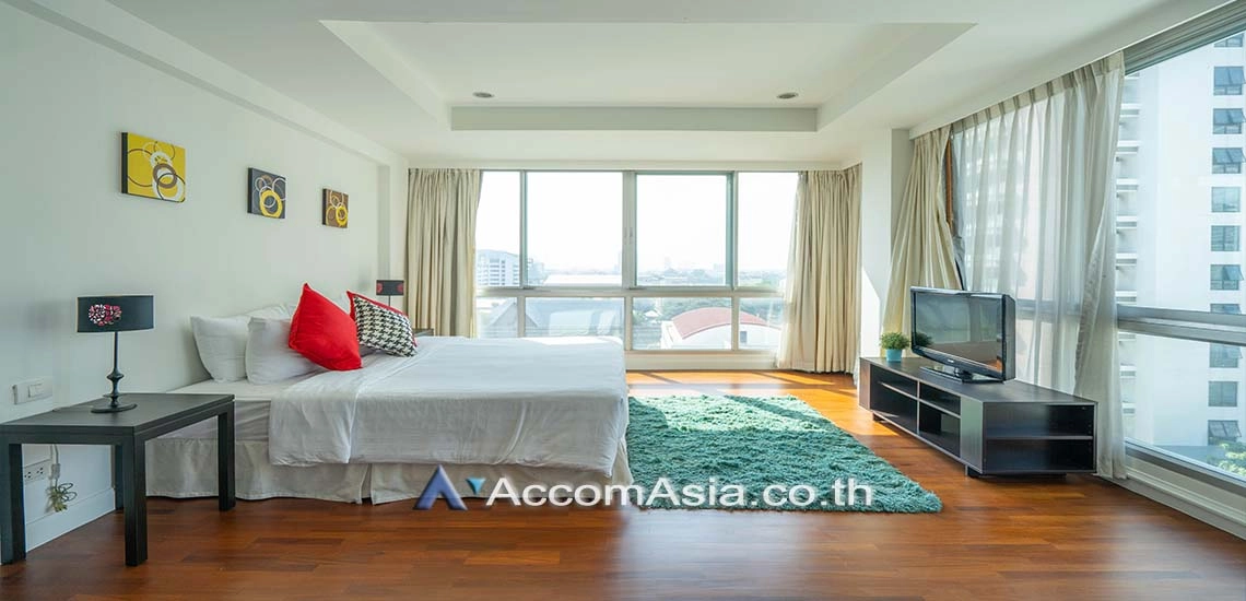 6  4 br Apartment For Rent in Silom ,Bangkok BTS Surasak at High-end Low Rise  AA19129