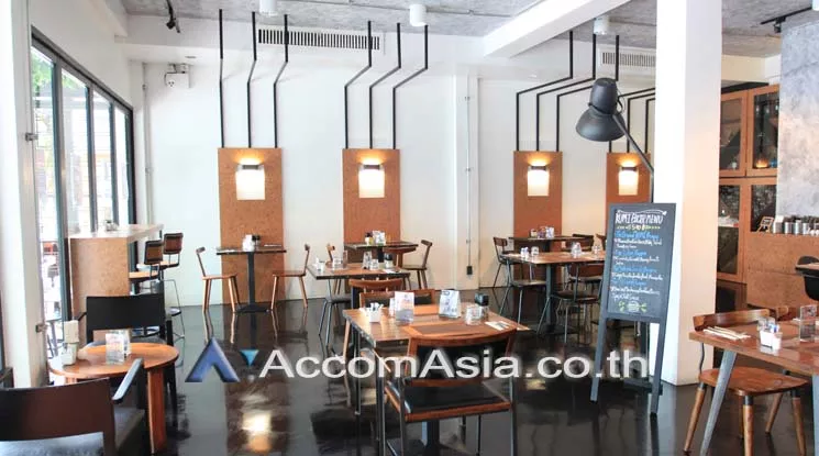  2  Retail / Showroom For Rent in Silom ,Bangkok BTS Chong Nonsi AA19176