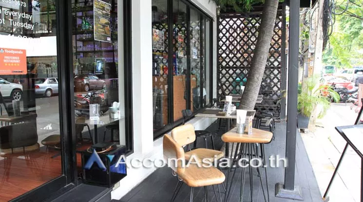 11  Retail / Showroom For Rent in Silom ,Bangkok BTS Chong Nonsi AA19176