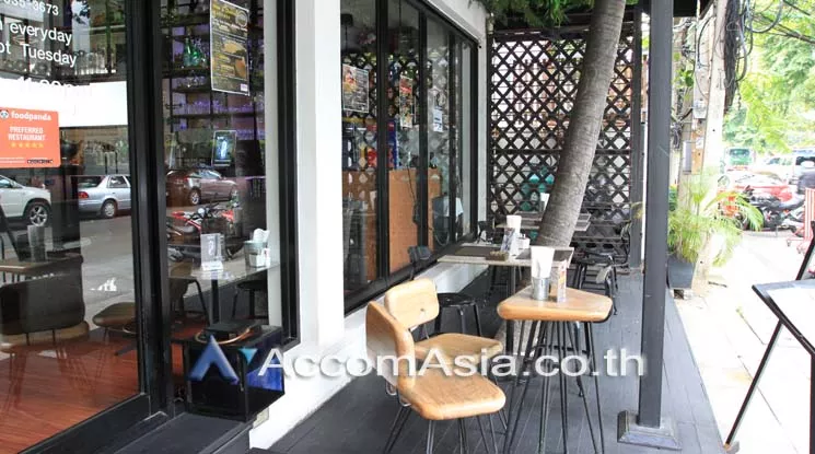 11  Retail / Showroom For Rent in silom ,Bangkok BTS Chong Nonsi AA19176