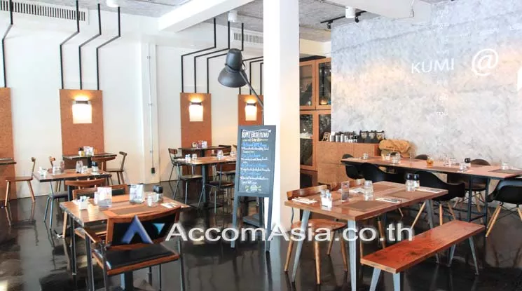 4  Retail / Showroom For Rent in Silom ,Bangkok BTS Chong Nonsi AA19176