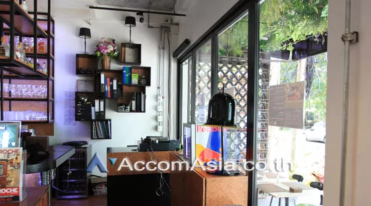 5  Retail / Showroom For Rent in Silom ,Bangkok BTS Chong Nonsi AA19176