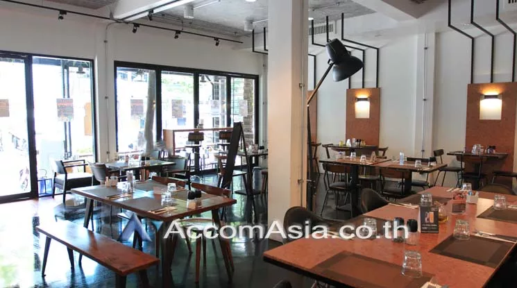 7  Retail / Showroom For Rent in Silom ,Bangkok BTS Chong Nonsi AA19176