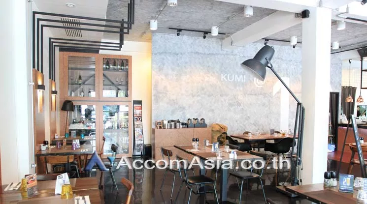 8  Retail / Showroom For Rent in Silom ,Bangkok BTS Chong Nonsi AA19176