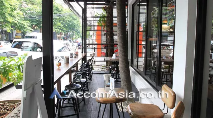 10  Retail / Showroom For Rent in Silom ,Bangkok BTS Chong Nonsi AA19176