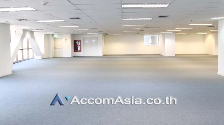 unitHigh-rise office space with open layout and full windows (AA19187)