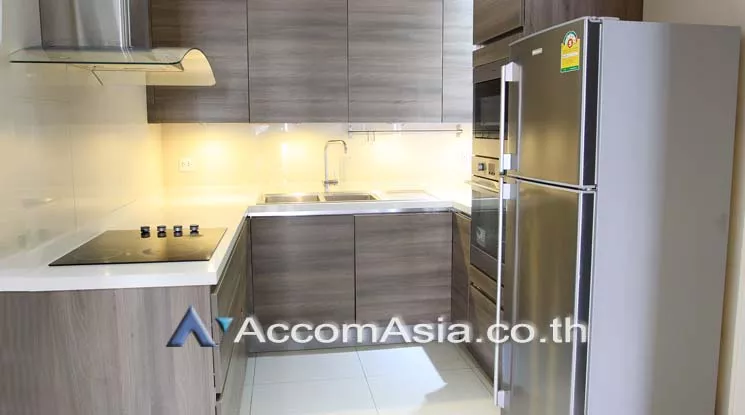  2 Bedrooms  Condominium For Rent in Ploenchit, Bangkok  near BTS Ploenchit (AA19210)