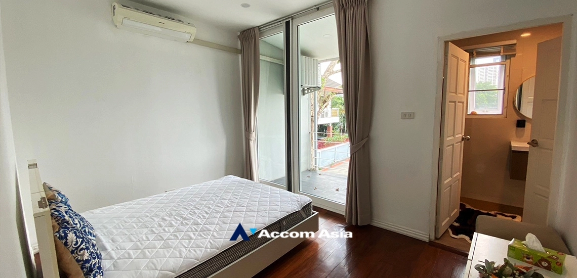 15  3 br Townhouse for rent and sale in Sukhumvit ,Bangkok BTS Ekkamai AA19225