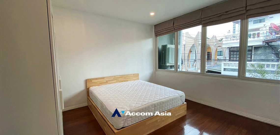 18  3 br Townhouse for rent and sale in Sukhumvit ,Bangkok BTS Ekkamai AA19225