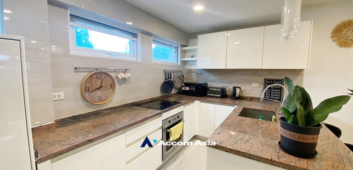 6  3 br Townhouse for rent and sale in Sukhumvit ,Bangkok BTS Ekkamai AA19225