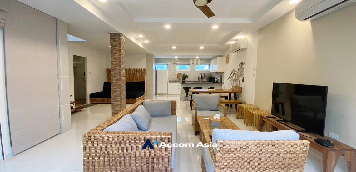  1  3 br Townhouse for rent and sale in Sukhumvit ,Bangkok BTS Ekkamai AA19225