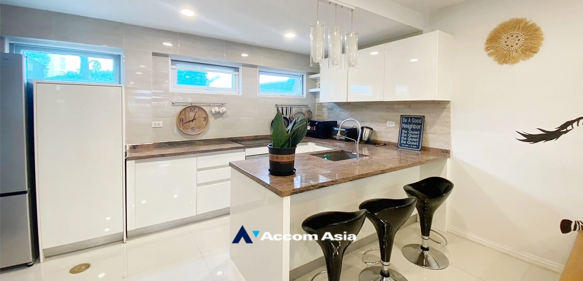 5  3 br Townhouse for rent and sale in Sukhumvit ,Bangkok BTS Ekkamai AA19225