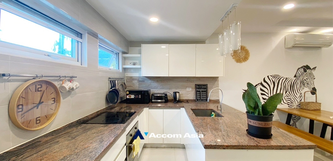 7  3 br Townhouse for rent and sale in Sukhumvit ,Bangkok BTS Ekkamai AA19225