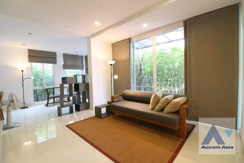 Home Office |  4 Bedrooms  Townhouse For Sale in Sukhumvit, Bangkok  near BTS On Nut (AA19236)