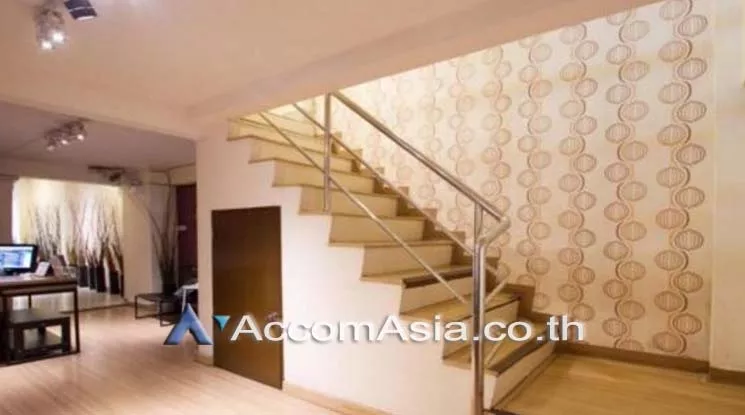  2  Studio Shophouse For Rent in Sukhumvit ,Bangkok BTS Phra khanong AA19239
