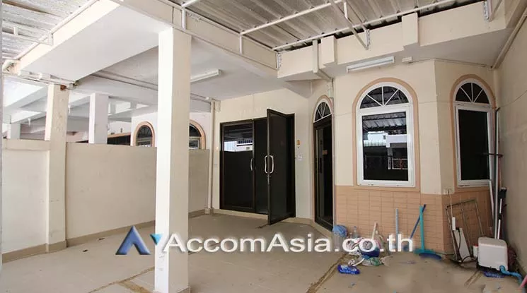 Home Office |  6 Bedrooms  Townhouse For Rent in Sathorn, Bangkok  near BTS Surasak (AA19250)