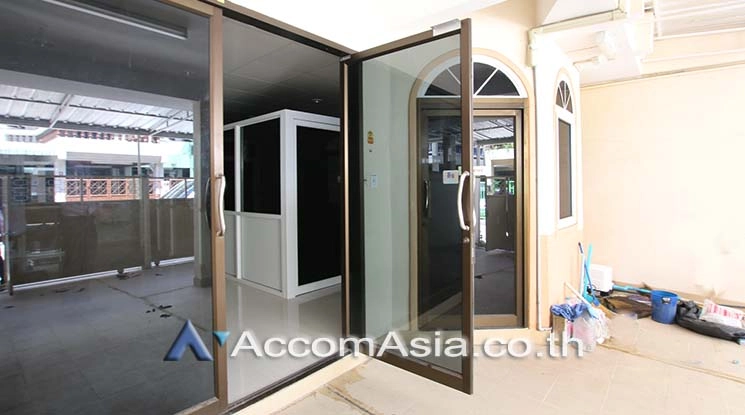 6  6 br Townhouse For Rent in Sathorn ,Bangkok BTS Surasak AA19250