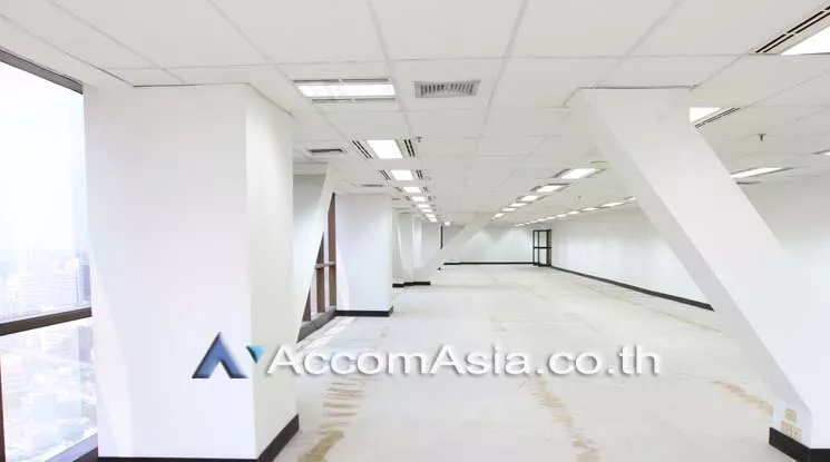 5  Office Space For Rent in Sathorn ,Bangkok BTS Surasak at Chartered Square Building AA19251