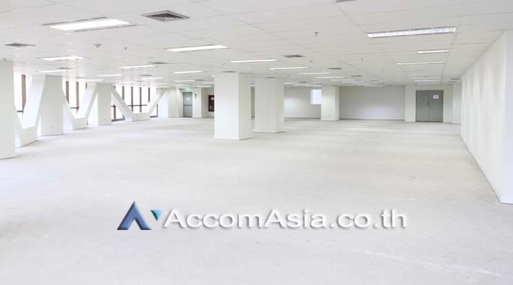 4  Studio Office Space For Rent in Sathorn ,Bangkok BTS Surasak at Chartered Square Building AA19257