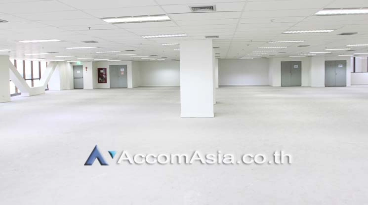 5  Studio Office Space For Rent in Sathorn ,Bangkok BTS Surasak at Chartered Square Building AA19257