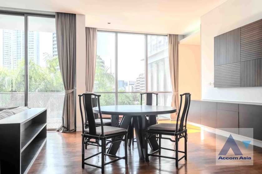 unitFully furnished condo with spacious layout in Asoke at Domus 16 (AA19258)