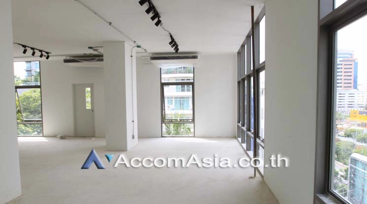 unitMinimalist white-box office with open-plan flexibility in Sathorn (AA19275)