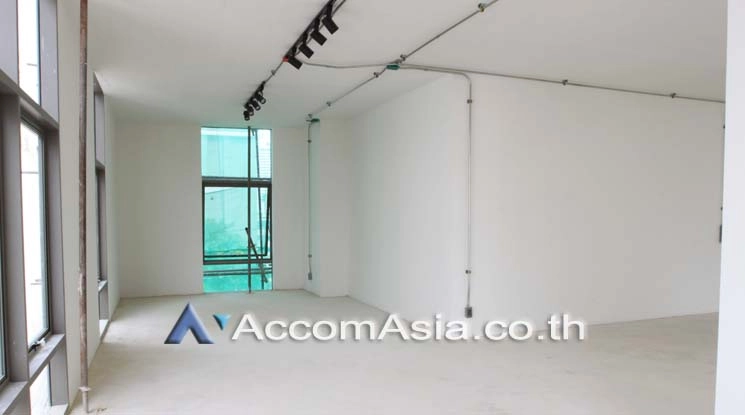 unitMinimalist white-box office with open-plan flexibility in Sathorn (AA19275)
