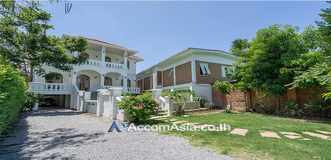 unitHome Office, Private Swimming Pool, Pet friendly |  4 Bedrooms  House For Rent & Sale in Sukhumvit, Bangkok  near BTS Punnawithi (AA19286)